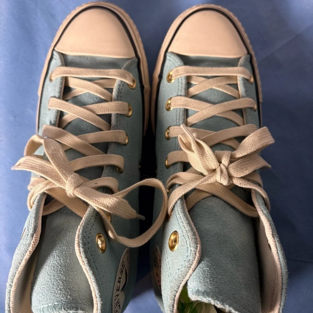Chuck Taylor All-Star platform high-top sneakers blue suede, like new! Size 8